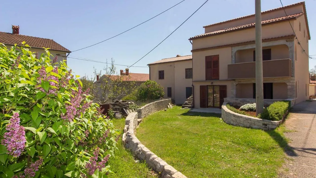 Charming Villa Eleonora With Pool Near Pula Manjadvorci