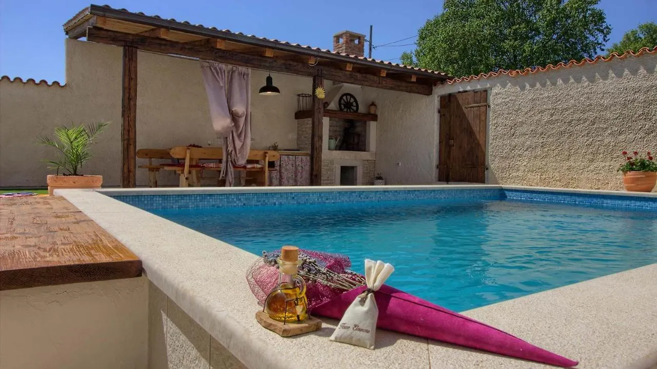 Charming Villa Eleonora With Pool Near Pula Manjadvorci Κροατία