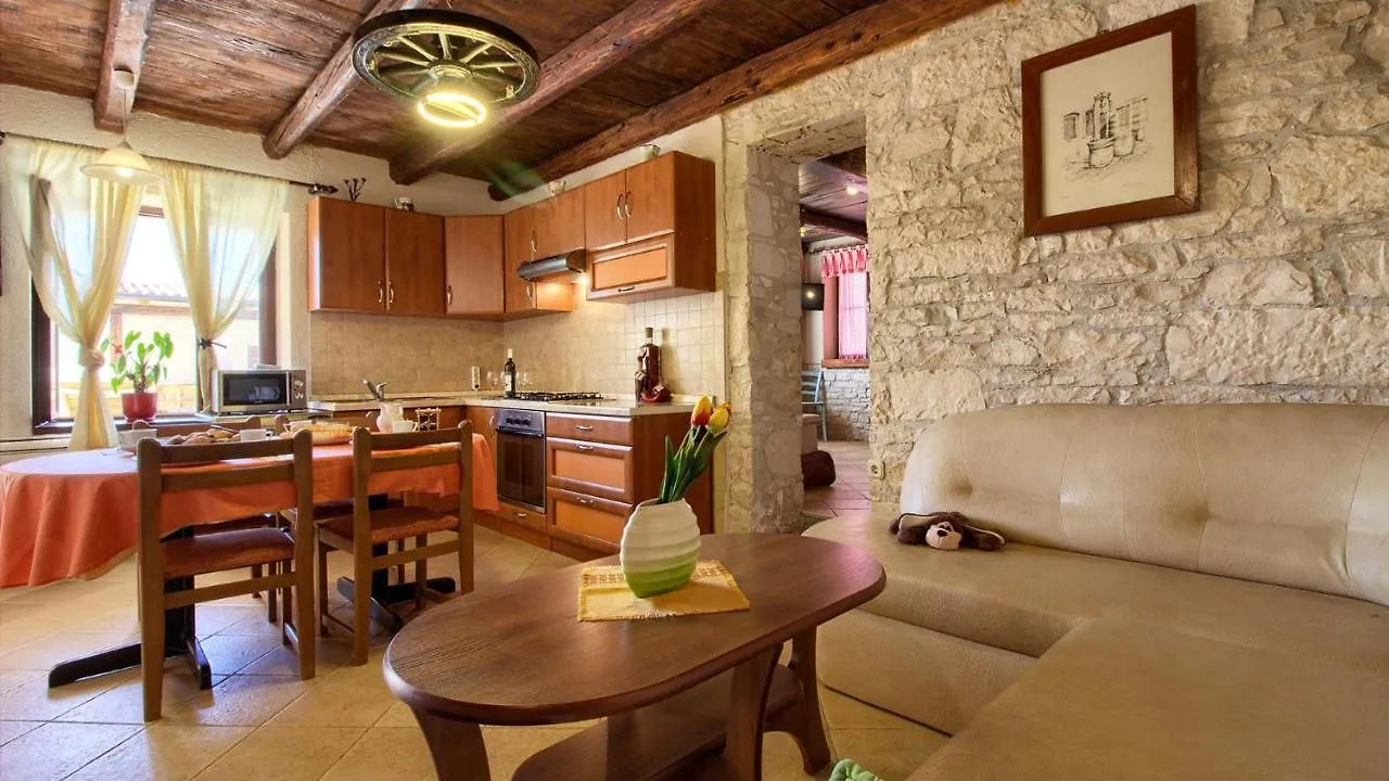 Charming Villa Eleonora With Pool Near Pula Manjadvorci